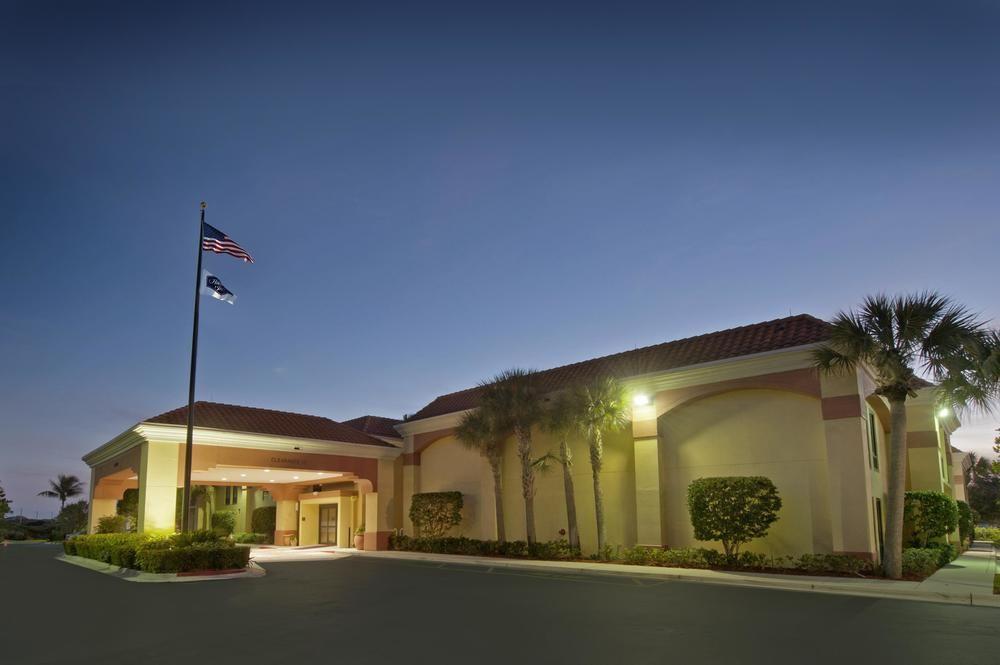 Hampton Inn Juno Beach Buitenkant foto